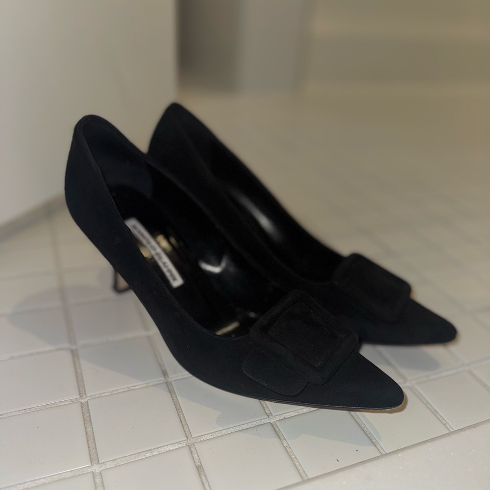Monolo Blahnik Maysale Suede Pointed-Toe Buckle Pumps - Picture 9 of 12